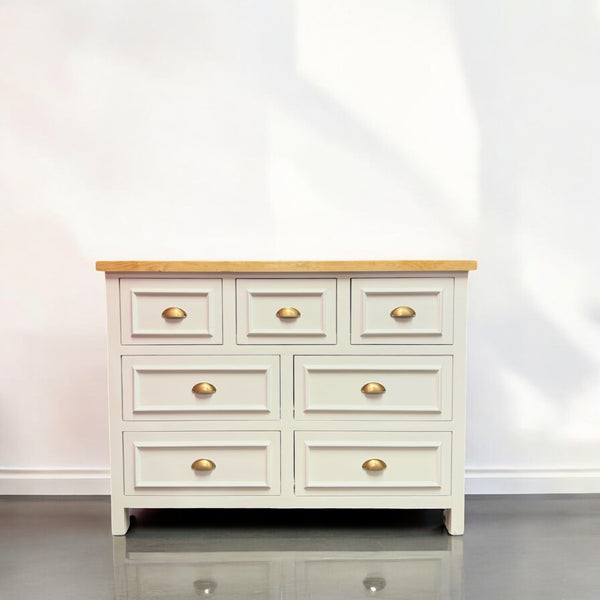 Cómoda Aval Deluxe de 6 cajones color madera clara con tiradores metálicos