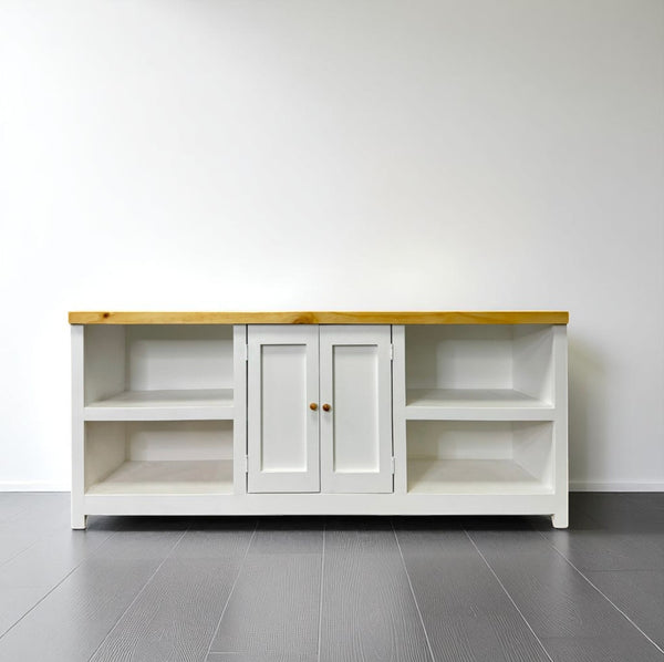 Rack Grecia blanco frontal con cubierta madera clara, ideal para TV y libros