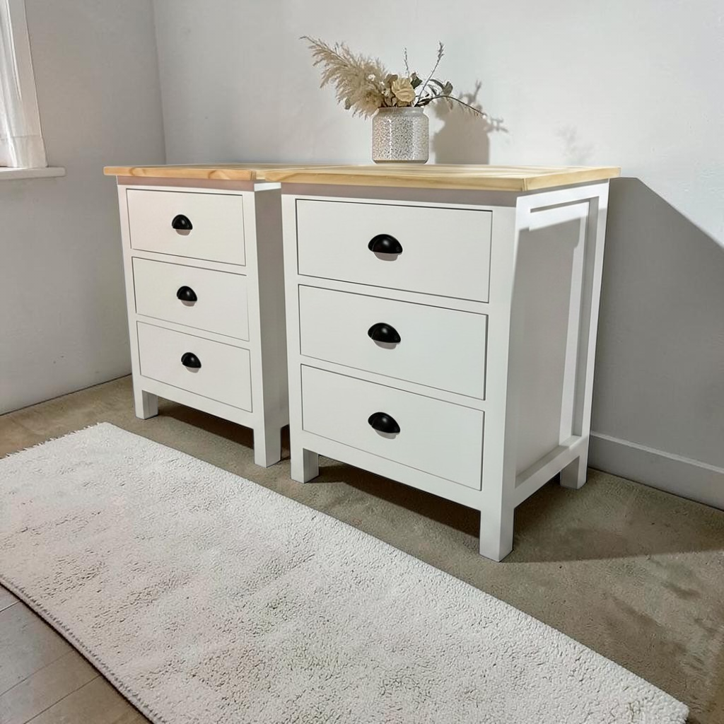 Par de Veladores Regatta de 3 Cajones | Diseño Nórdico en Madera de Pino | MGR Muebles