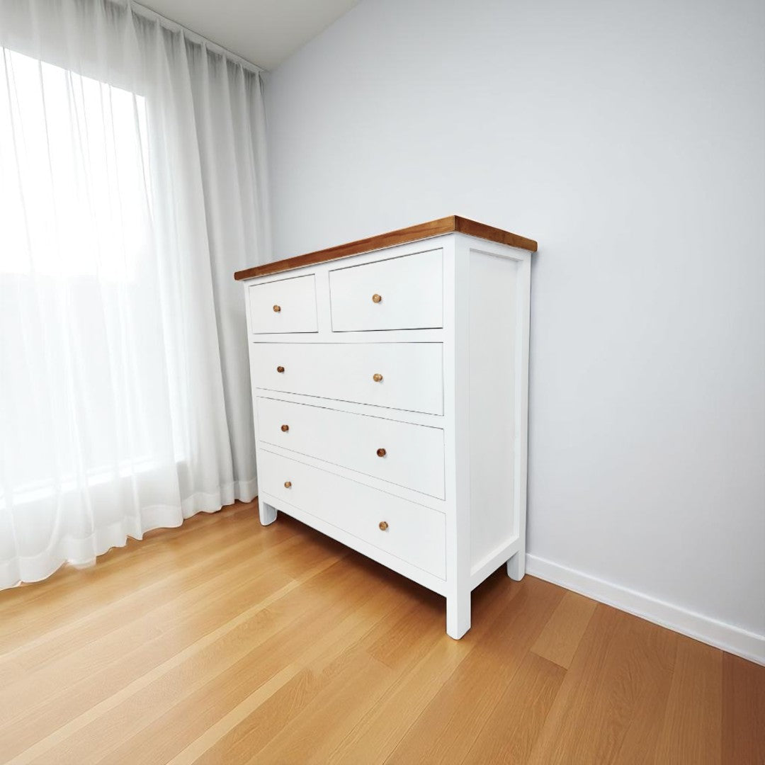 Cómoda de madera 5 cajones modelo embutidos.