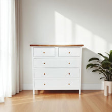 Cómoda de madera 5 cajones modelo embutidos.