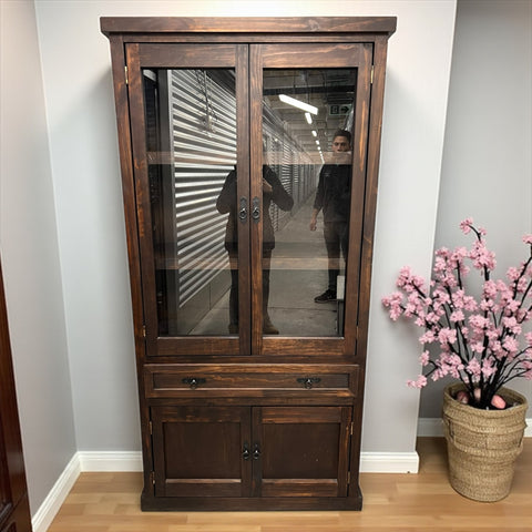Vitrina M de madera de pino con cajón y 4 puertas | MGR Muebles