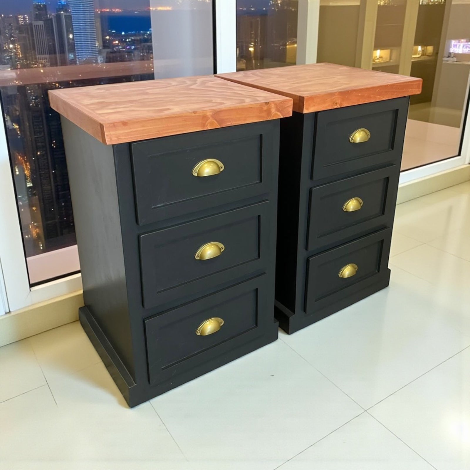 Par de velador cajonera 3 niveles modelo Aval.