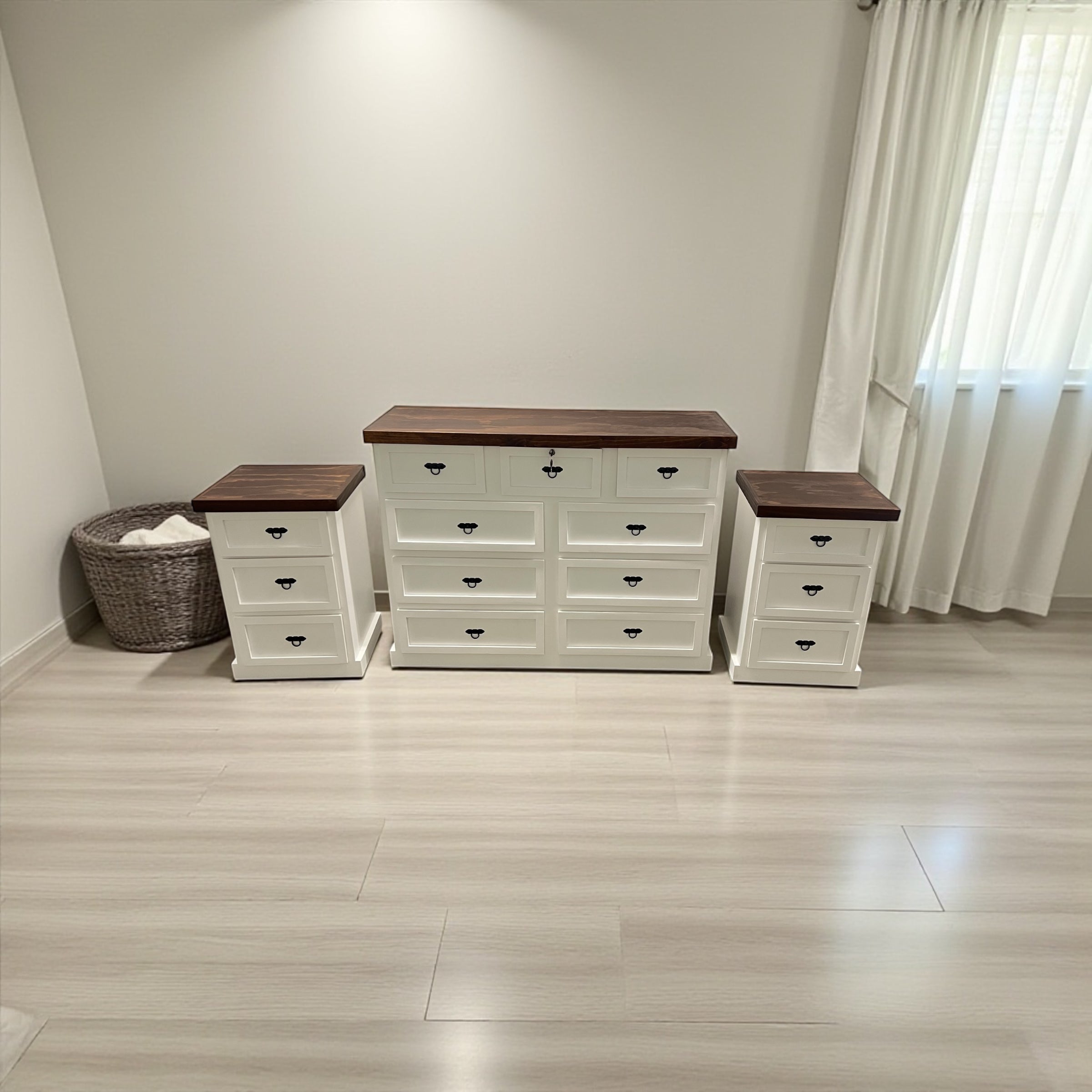 Set Cómoda de madera 9 cajones + veladores modelo Aval.