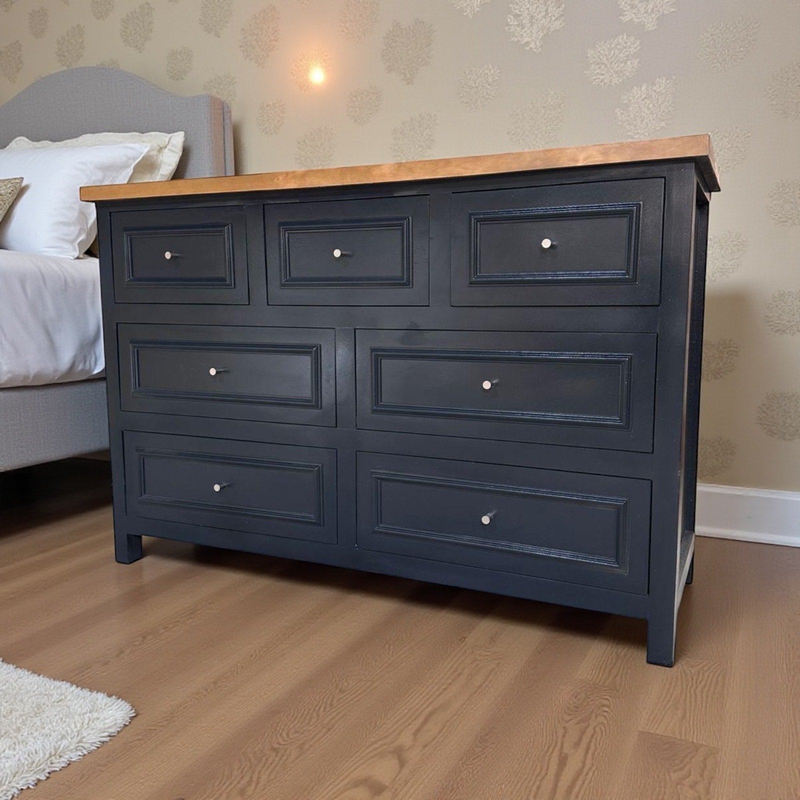 Cómoda Aval Deluxe de 7 Cajones | Estilo Rústico y Funcionalidad Moderna para tu Dormitorio