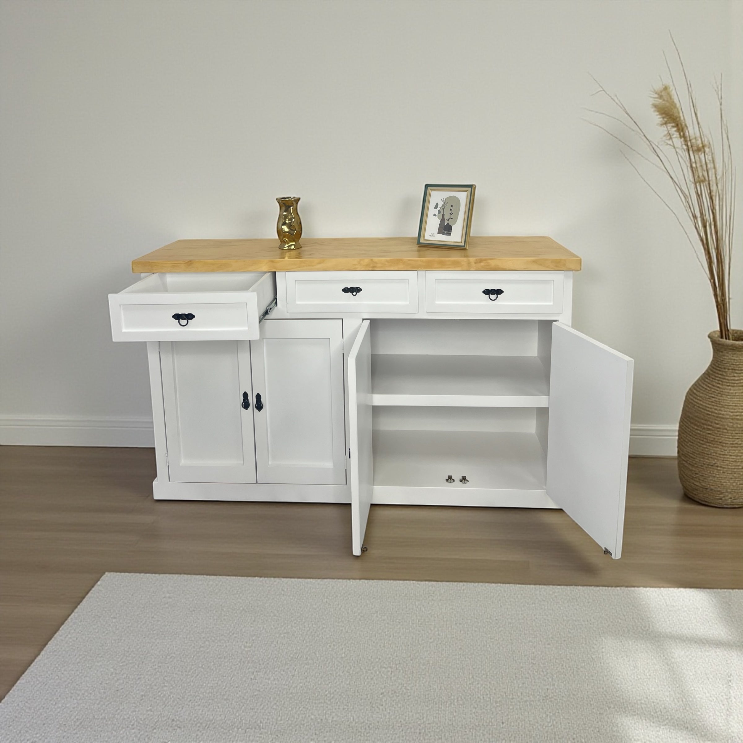 Aparador buffet 4 puertas y 3 cajones modelo Cerrado.