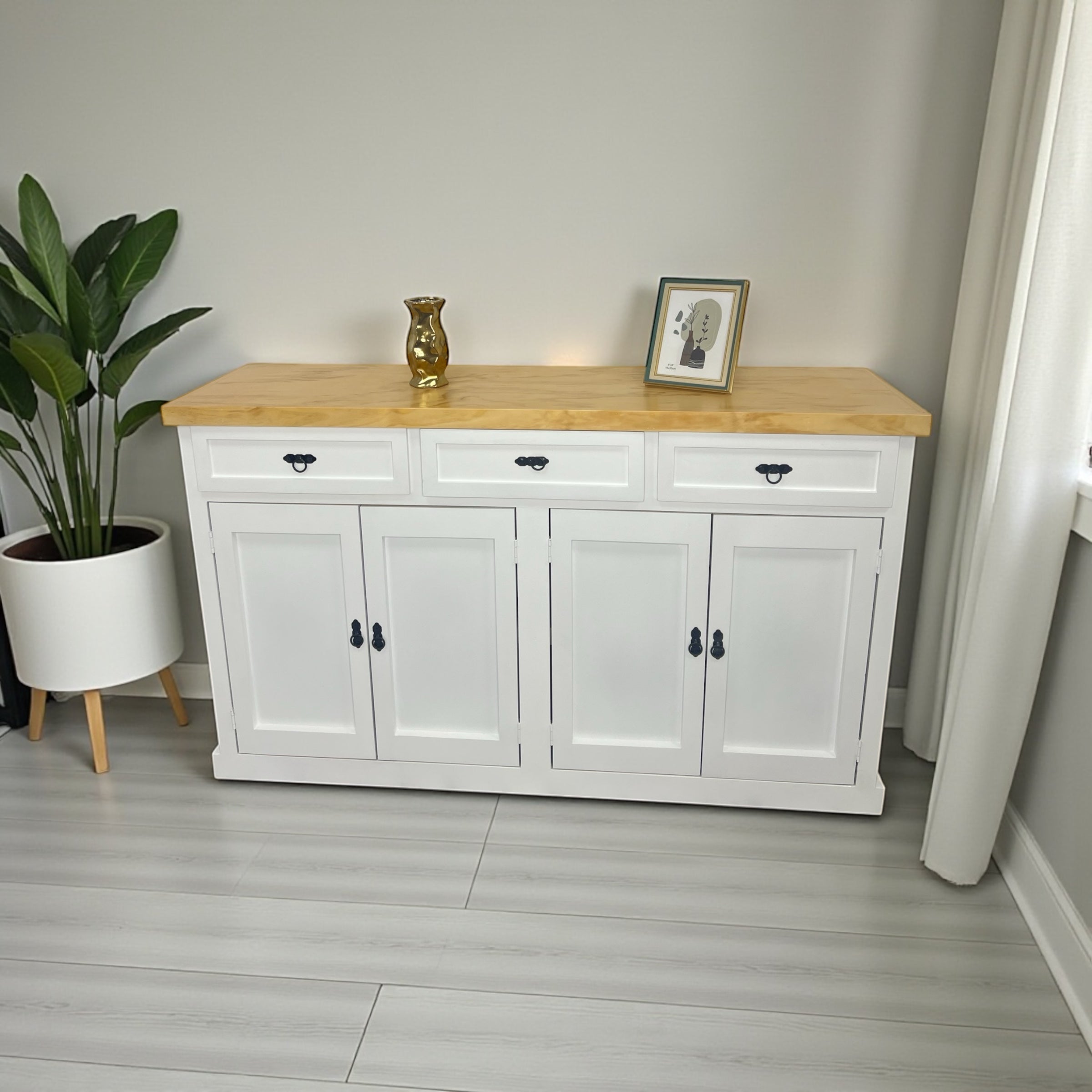 Aparador buffet 4 puertas y 3 cajones modelo Cerrado.