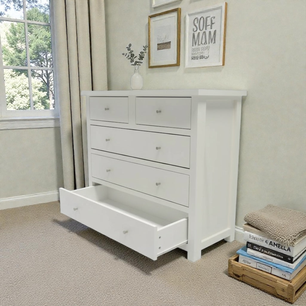 Cómoda de madera 5 cajones modelo embutidos.