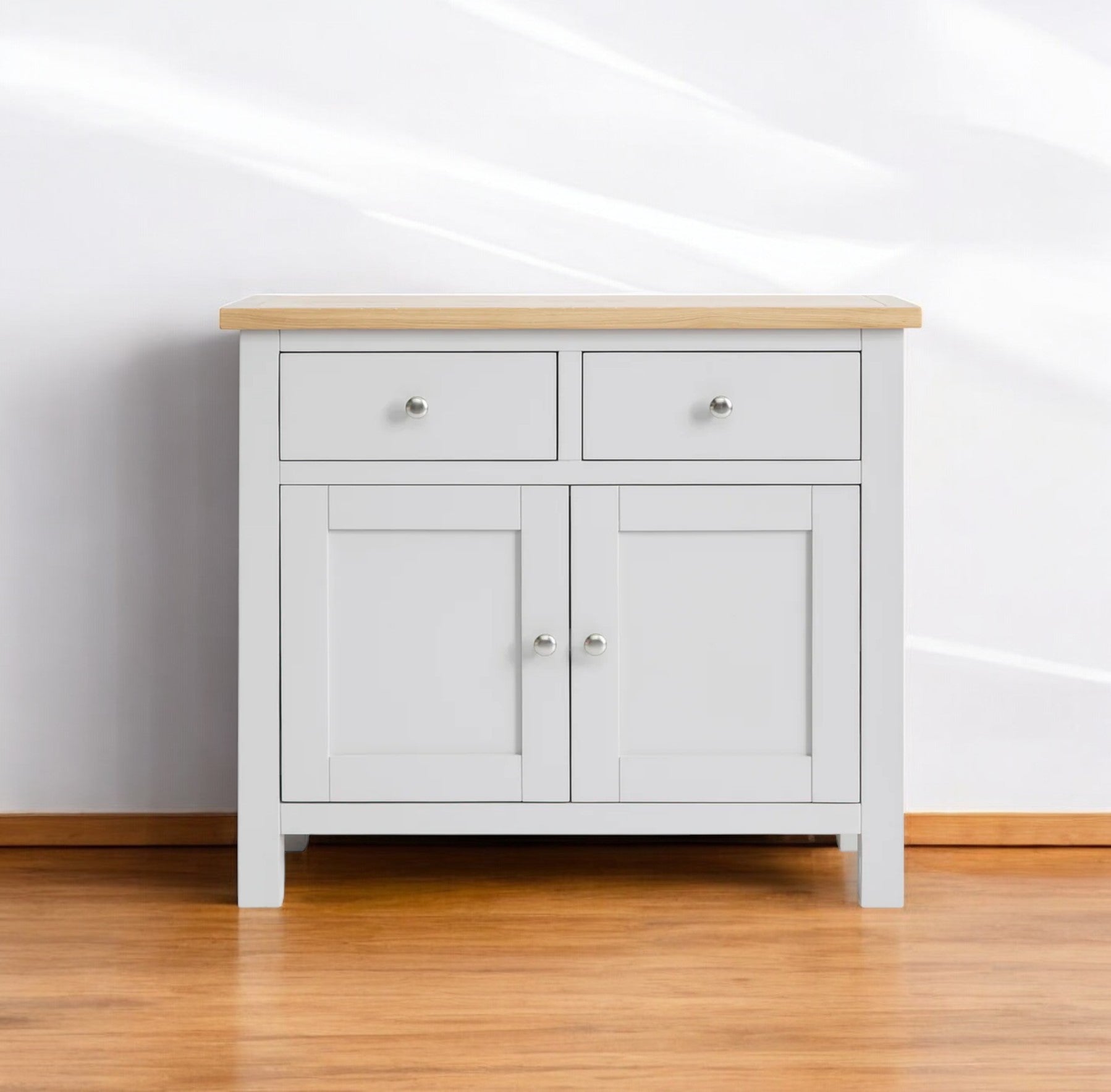 Mini buffet Boreal blanco visto de frente con cajones y puertas cerradas
