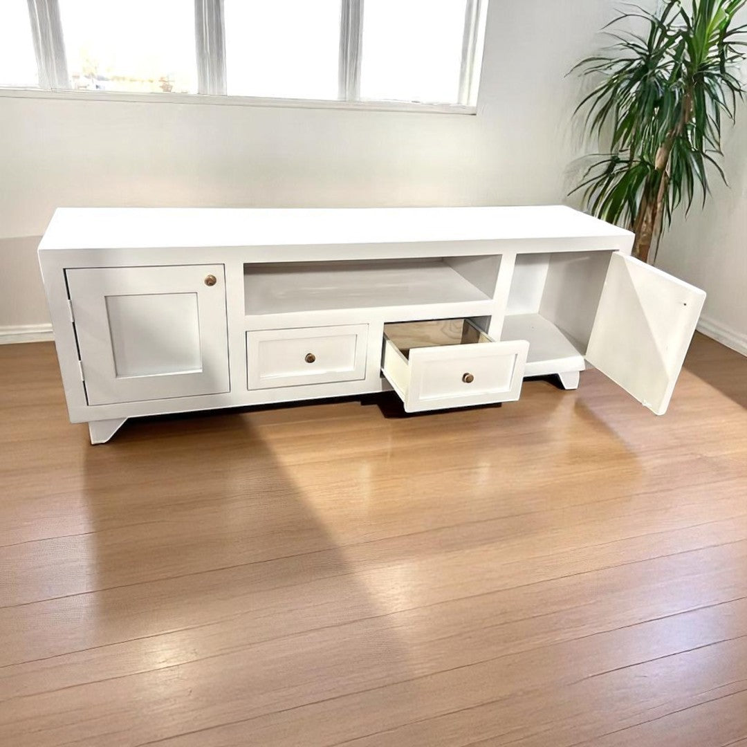 Rack de TV Copihue en ambiente de living con decoración moderna
