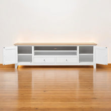 Vista lateral del mueble de TV Rustic Elegance blanco
