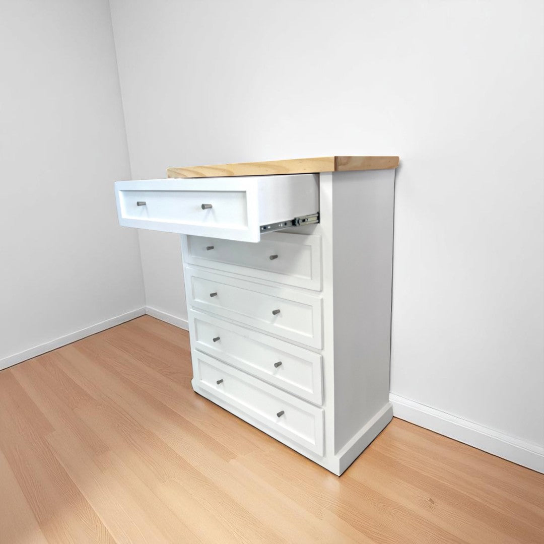 Detalle de riel telescópico suave en cómoda modelo Comodín

