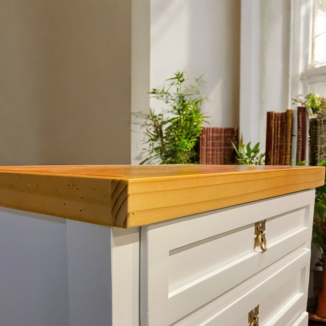 Detalle de superficie de madera del Velador Aval Deluxe

