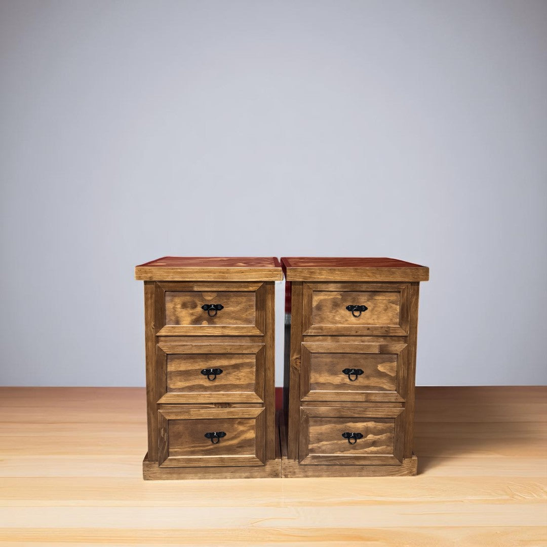 Par de veladores de madera color café con tres cajones