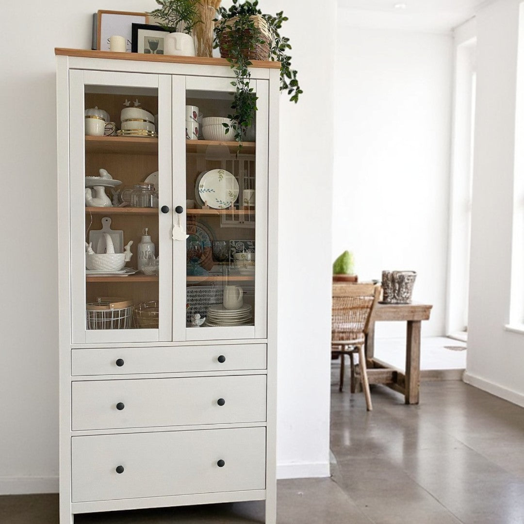 Vitrina para Copas con Estantes de Vidrio y Cajones - Modelo M | MGR Muebles